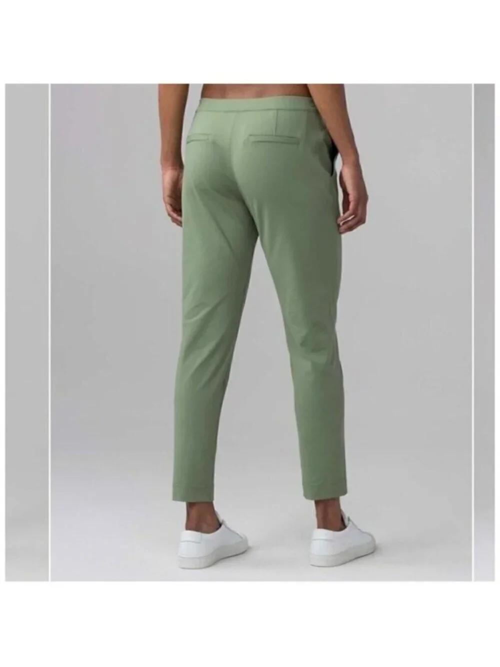 Lululemon stretchy pants in forest green Size 6 G50